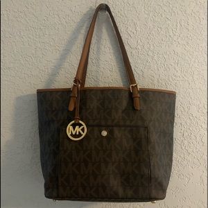 😊Michael Kors signature shoulder/tote bag dark brown